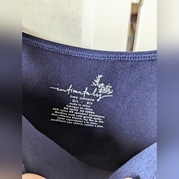 NWT Free People Scoop Neck seameless Crop navy tank cami - Picture 2 of 6